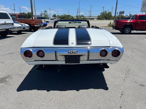 White 1972 Chevrolet Chevelle