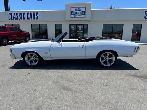 White 1972 Chevrolet Chevelle