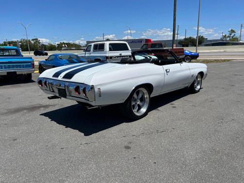 White 1972 Chevrolet Chevelle
