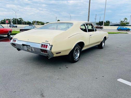 1972 Oldsmobile Cutlass 