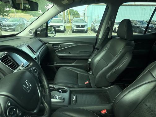 Radiant Red Metallic II 2023 Honda Ridgeline RTL-E