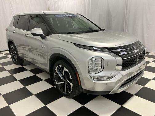 Alloy Silver Metallic 2024 Mitsubishi Outlander SE S-AWC
