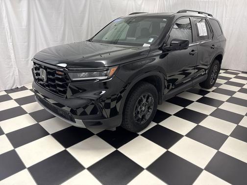 Crystal Black Pearl 2025 Honda Pilot TrailSport