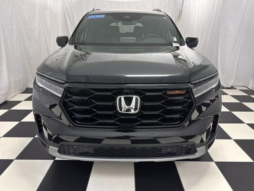 Crystal Black Pearl 2025 Honda Pilot TrailSport