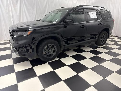 Crystal Black Pearl 2025 Honda Pilot TrailSport