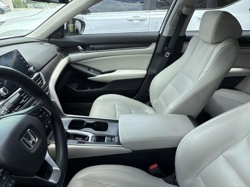 Platinum White Pearl 2018 Honda Accord EX-L