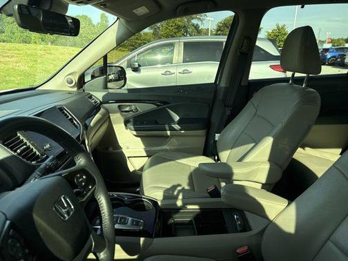 2022 Honda Pilot Touring 8-Passenger