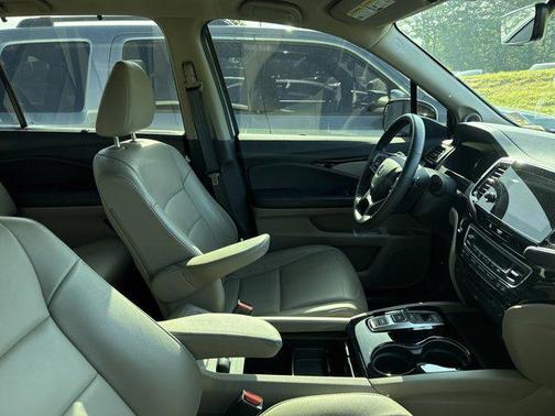 2022 Honda Pilot Touring 8-Passenger