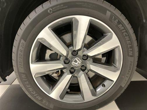 2023 Honda Pilot Touring 8-Passenger