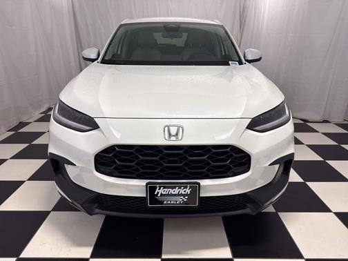 Platinum White Pearl 2027 Honda HR-V LX