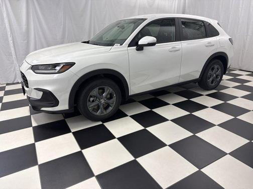 Platinum White Pearl 2026 Honda HR-V LX