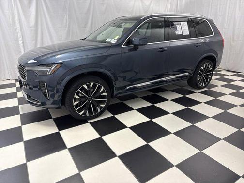 2025 Volvo XC90 B6 Plus 7-Seater