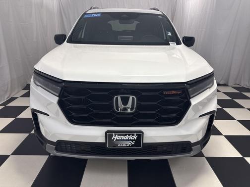 Platinum White Pearl 2025 Honda Pilot TrailSport