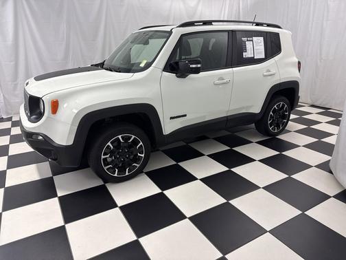 Alpine White Clearcoat 2023 Jeep Renegade Upland