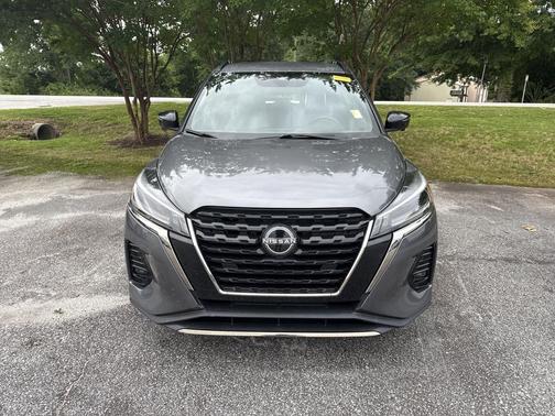 Gun Metallic 2023 Nissan Kicks SR