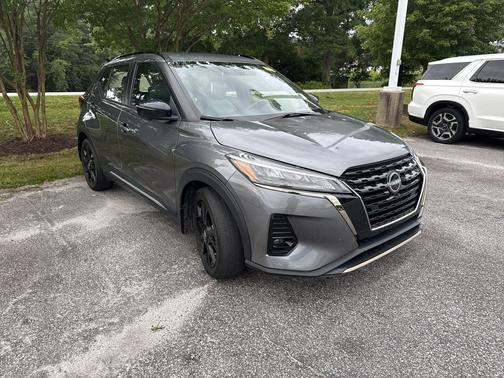 Gun Metallic 2023 Nissan Kicks SR