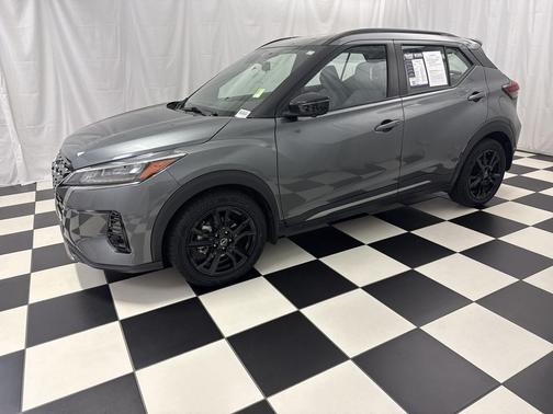 Gun Metallic 2023 Nissan Kicks SR