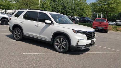 2025 Honda Pilot Touring 8-Passenger