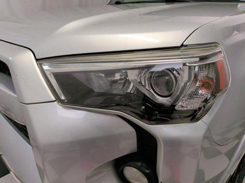 Classic Silver Metallic 2018 Toyota 4Runner SR5 Premium