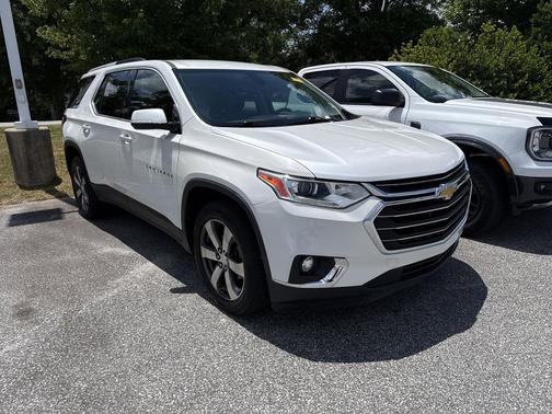 Iridescent Pearl Tricoat 2018 Chevrolet Traverse LT Leather