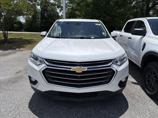 Iridescent Pearl Tricoat 2018 Chevrolet Traverse LT Leather