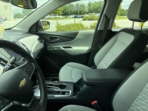 Silver Ice Metallic 2020 Chevrolet Equinox LS