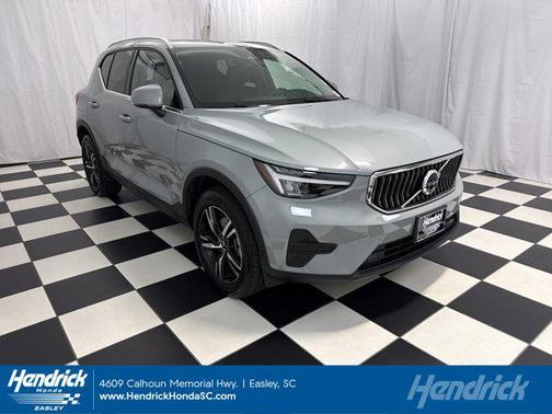 2025 Volvo XC40 B5 Core Bright Theme