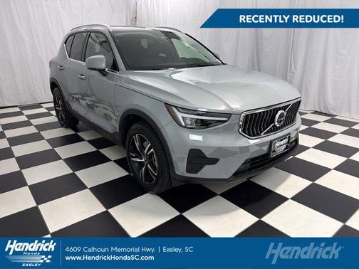 2025 Volvo XC40 B5 Core Bright Theme