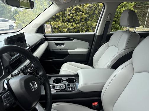 Platinum White Pearl 2025 Honda Pilot EX-L