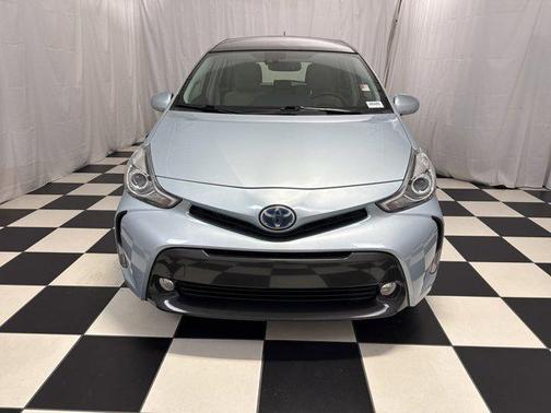 2016 Toyota Prius v Five