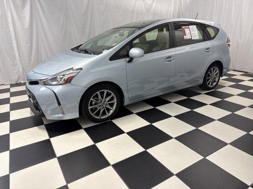 2016 Toyota Prius v Five