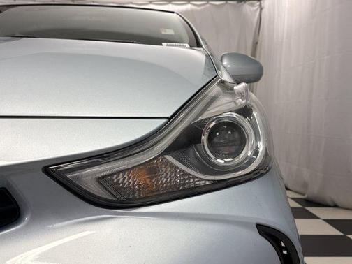 2016 Toyota Prius v Five