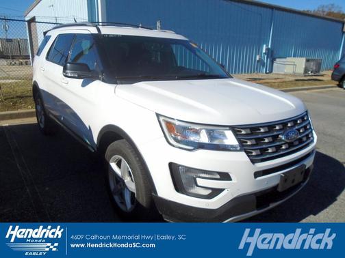 Photo 1 of 32 of 2017 Ford Explorer XLT