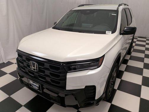 Platinum White Pearl 2026 Honda Pilot Sport
