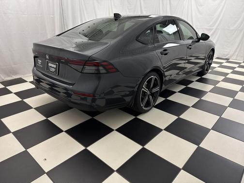 Meteorite Gray Metallic 2026 Honda Accord SE