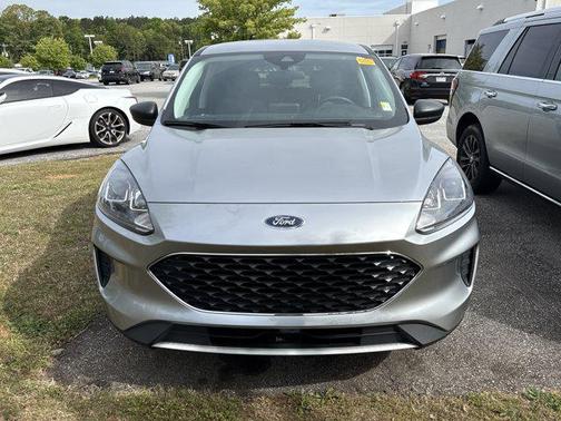 ICONIC SILVER 2022 Ford Escape SE