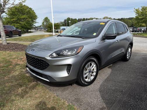 ICONIC SILVER 2022 Ford Escape SE