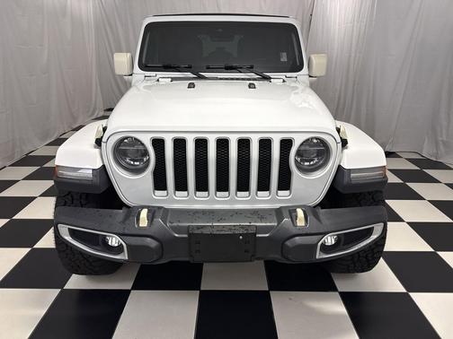 Bright White Clearcoat 2019 Jeep Wrangler Unlimited Sahara