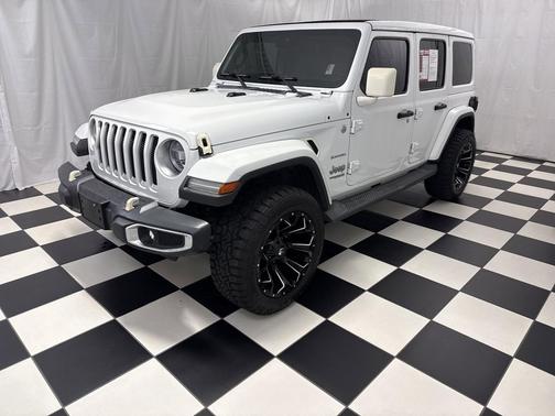 Bright White Clearcoat 2019 Jeep Wrangler Unlimited Sahara