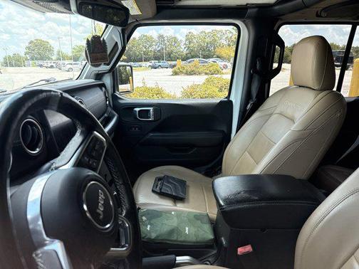 Bright White Clearcoat 2019 Jeep Wrangler Unlimited Sahara