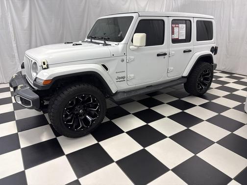 Bright White Clearcoat 2019 Jeep Wrangler Unlimited Sahara
