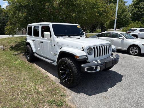 Bright White Clearcoat 2019 Jeep Wrangler Unlimited Sahara
