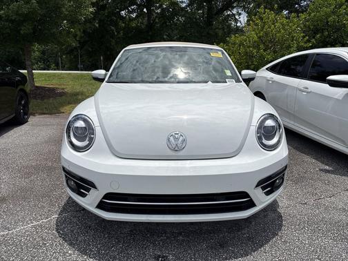 Pure White 2019 Volkswagen Beetle 2.0T SE