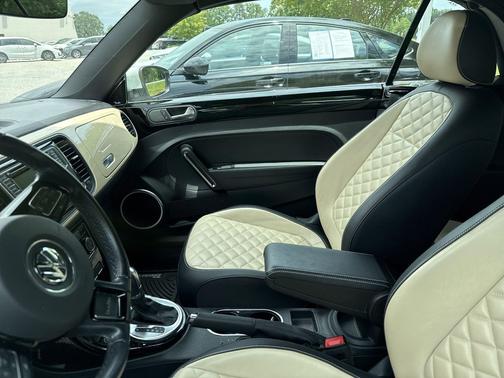 Pure White 2019 Volkswagen Beetle 2.0T SE