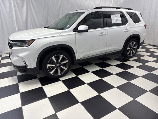 2023 Honda Pilot Touring 8-Passenger