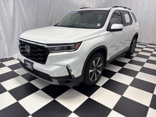 2023 Honda Pilot Touring 8-Passenger