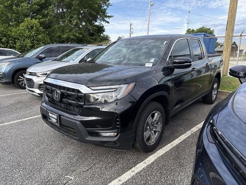 Crystal Black Pearl 2025 Honda Ridgeline RTL