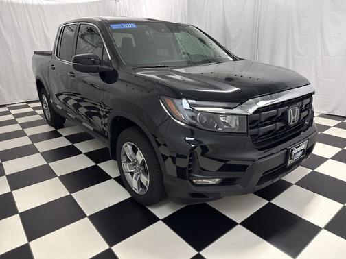 Crystal Black Pearl 2025 Honda Ridgeline RTL