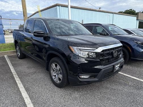 Crystal Black Pearl 2025 Honda Ridgeline RTL