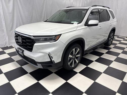 2025 Honda Pilot Touring 8-Passenger